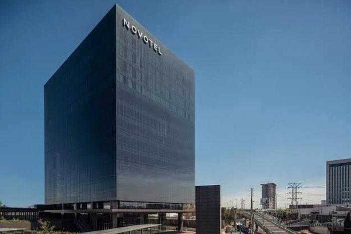 Novotel.jpg_0001_Layer 10